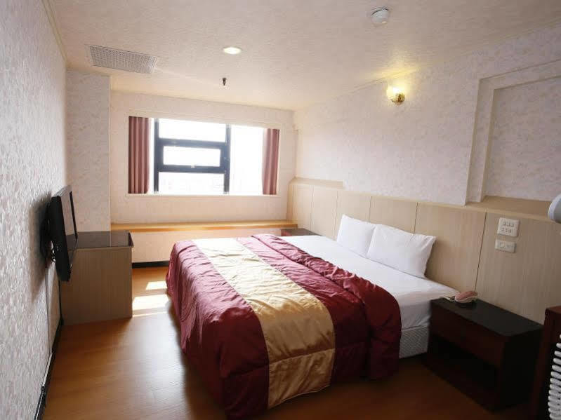Lan Yin Tie Dao Hotel Tainan Exteriör bild