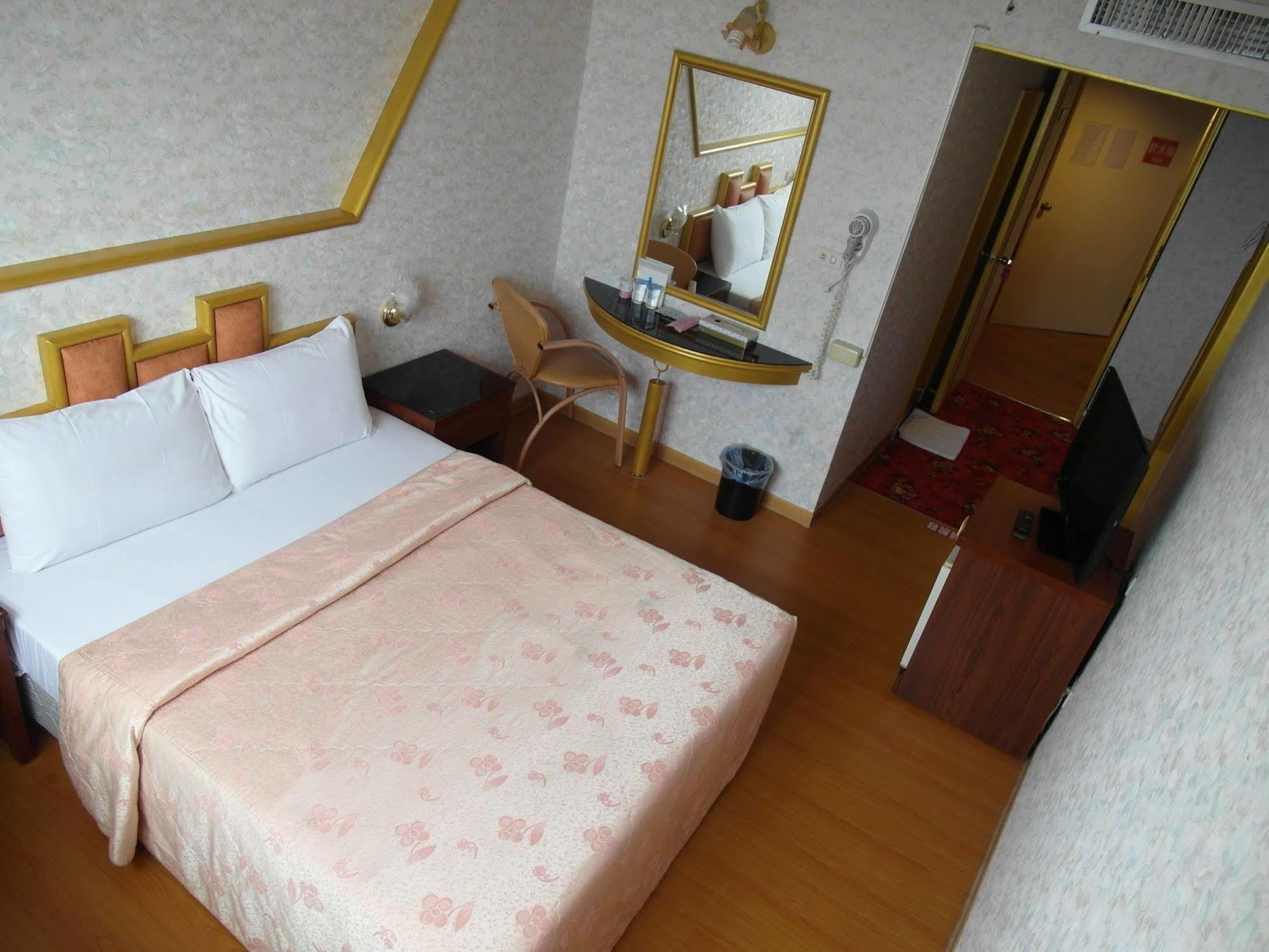Lan Yin Tie Dao Hotel Tainan Exteriör bild